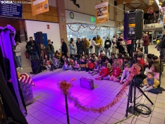 Foto 5 - La Navidad se apodera del E. Leclerc con un elfo que ha desatado las risas de los peque&ntilde;os