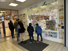 Foto 3 - La Navidad se apodera del E. Leclerc con un elfo que ha desatado las risas de los peque&ntilde;os