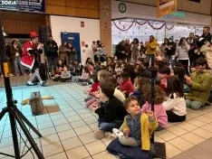 Foto 14 - La Navidad se apodera del E. Leclerc con un elfo que ha desatado las risas de los peque&ntilde;os
