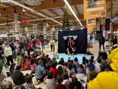 Foto 12 - La Navidad se apodera del E. Leclerc con un elfo que ha desatado las risas de los peque&ntilde;os