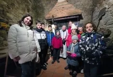 Presencia infantil durante la inaguración del horno recuperado. 