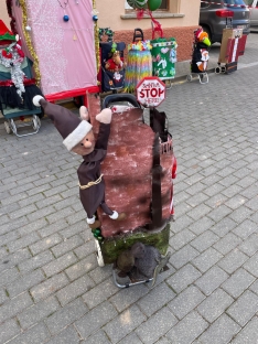 Foto 3 - &iquest;Cu&aacute;l es el carrito de la compra m&aacute;s original? Este pueblo de Soria tira de imaginaci&oacute;n para buscar el suyo