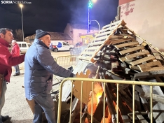 Luminaria por Santa Bárbara en Golmayo. /Santos Gómez