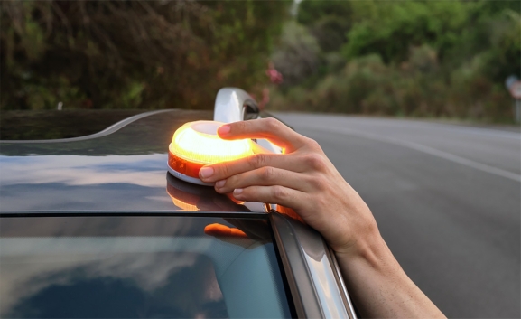 DGT: sin multas por usar el triángulo con la luz V-16