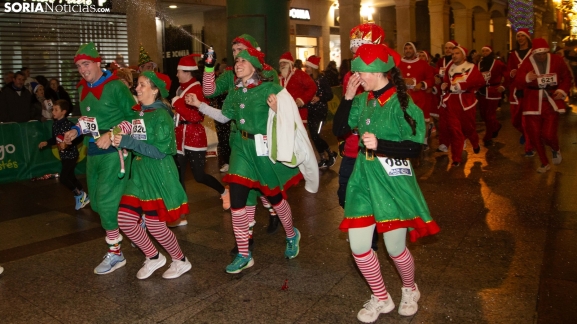 Fotos: La multitudinaria carrera de Navidad de Soria no deja de sorprender con disfraces de todo tipo