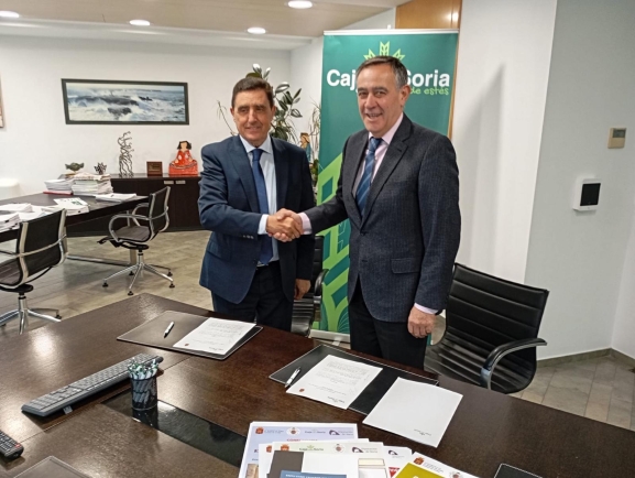 El Burgo de Osma y Caja Rural firman el convenio para los Cursos Santa Catalina 2026