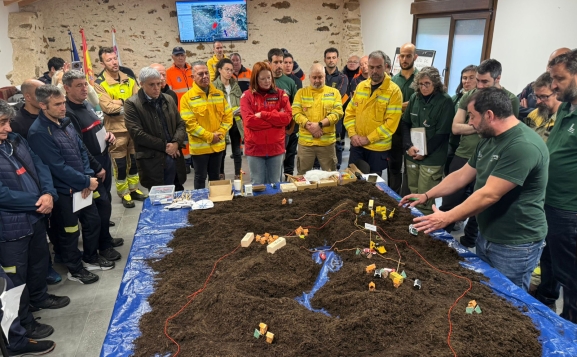 Bomberos de Soria se forman en extinción de incendios de interfaz en Riello