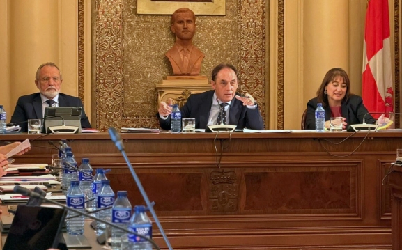 Benito Serrano ve argumentos vacíos del PSOE durante el pleno de presupuestos 