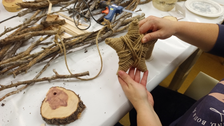 Almazán celebra un taller de adornos navideños ecológicos y sostenibles