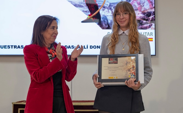 Veronika Polomarenko del IES Castilla recibe mención especial de Defensa
