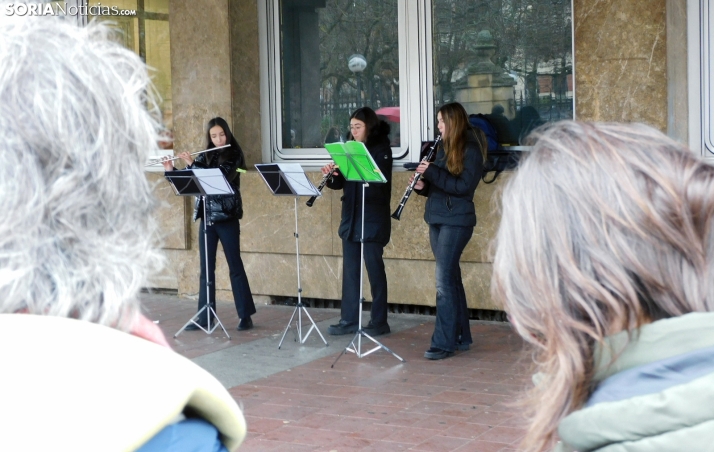 Imagen de uno de los conciertos durante este mediodía de viernes. /PC