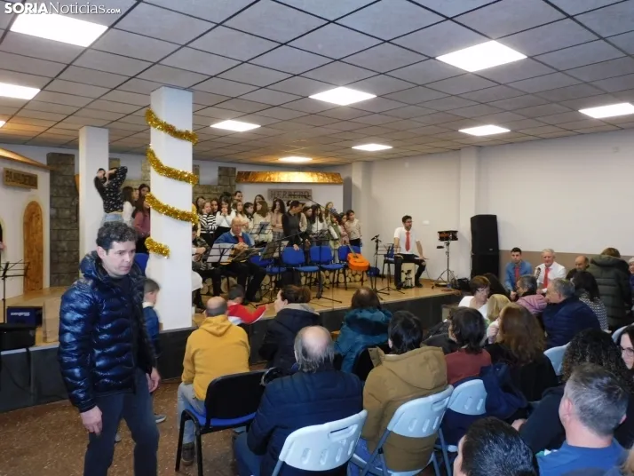 En im&aacute;genes: El Coro infantil de Duruelo y la Ronda unen sus voces e instrumentos en un concierto navid