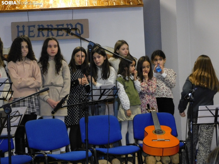 En im&aacute;genes: El Coro infantil de Duruelo y la Ronda unen sus voces e instrumentos en un concierto navid