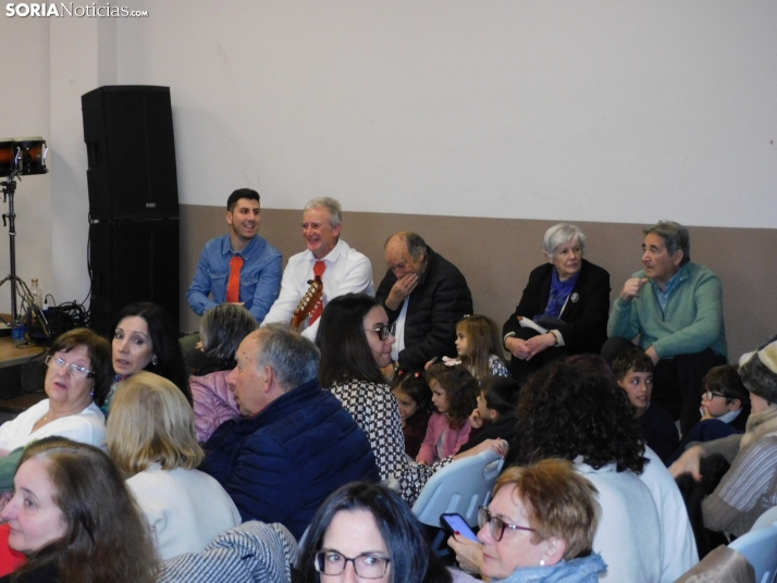 En im&aacute;genes: El Coro infantil de Duruelo y la Ronda unen sus voces e instrumentos en un concierto navid