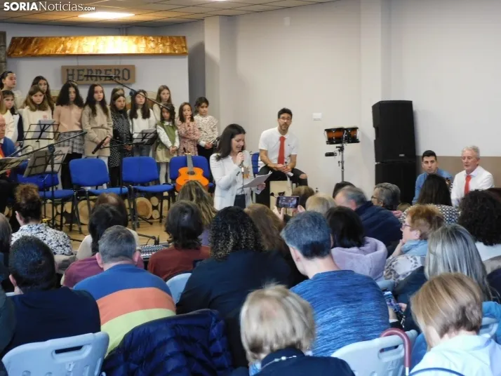 En im&aacute;genes: El Coro infantil de Duruelo y la Ronda unen sus voces e instrumentos en un concierto navid