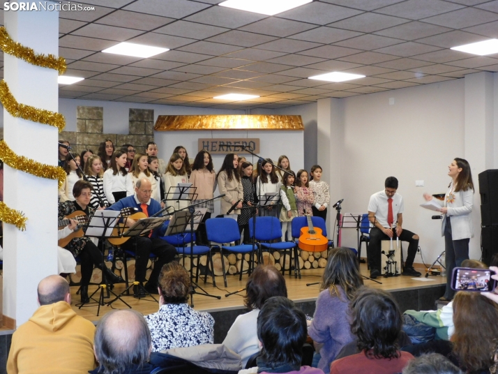 En im&aacute;genes: El Coro infantil de Duruelo y la Ronda unen sus voces e instrumentos en un concierto navid