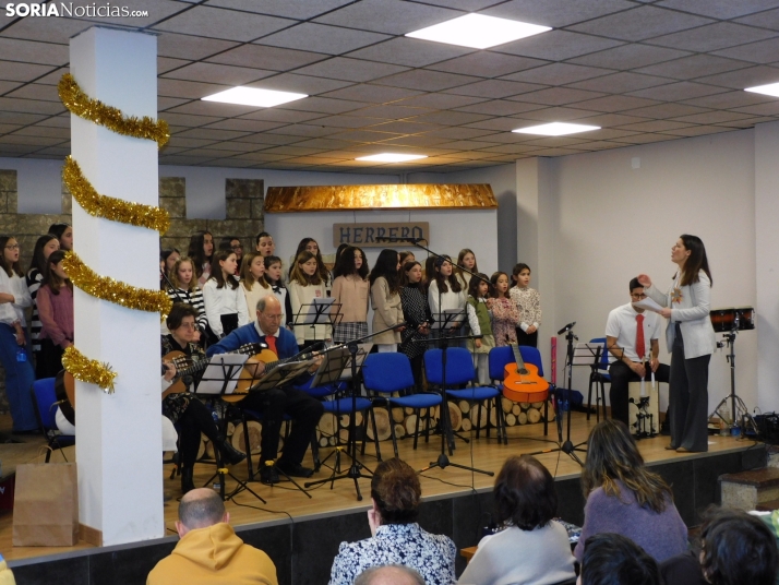 En im&aacute;genes: El Coro infantil de Duruelo y la Ronda unen sus voces e instrumentos en un concierto navid