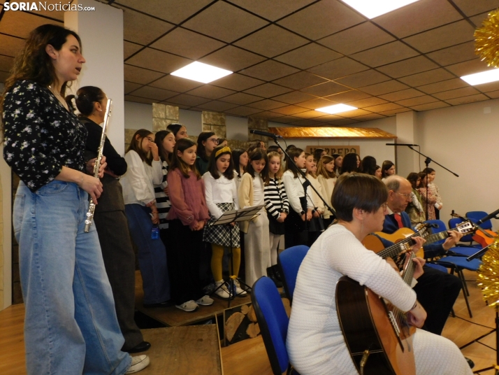 En im&aacute;genes: El Coro infantil de Duruelo y la Ronda unen sus voces e instrumentos en un concierto navid