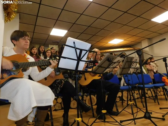 En im&aacute;genes: El Coro infantil de Duruelo y la Ronda unen sus voces e instrumentos en un concierto navid