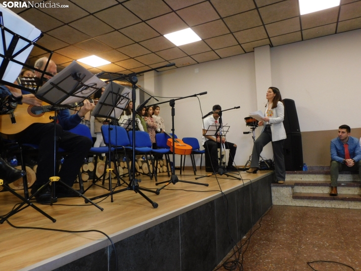 En im&aacute;genes: El Coro infantil de Duruelo y la Ronda unen sus voces e instrumentos en un concierto navid