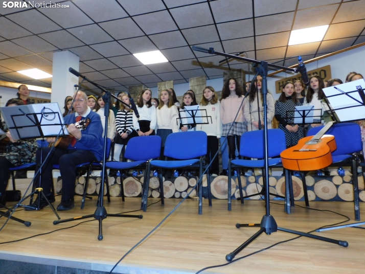 En im&aacute;genes: El Coro infantil de Duruelo y la Ronda unen sus voces e instrumentos en un concierto navid