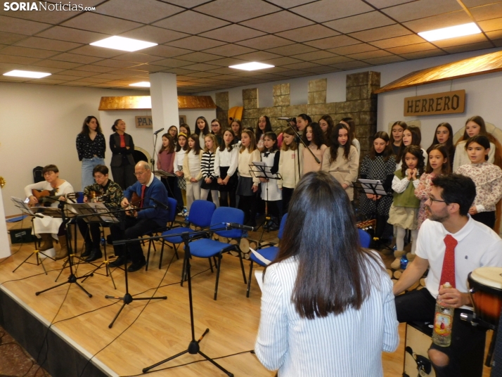 En im&aacute;genes: El Coro infantil de Duruelo y la Ronda unen sus voces e instrumentos en un concierto navid