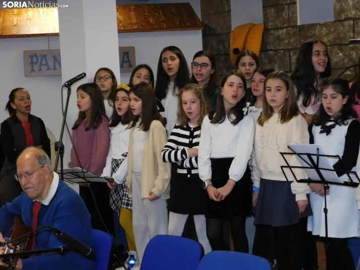 En im&aacute;genes: El Coro infantil de Duruelo y la Ronda unen sus voces e instrumentos en un concierto navid