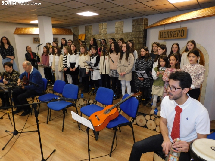 En im&aacute;genes: El Coro infantil de Duruelo y la Ronda unen sus voces e instrumentos en un concierto navid
