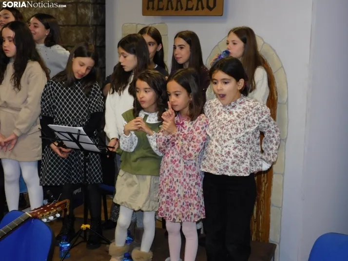 En im&aacute;genes: El Coro infantil de Duruelo y la Ronda unen sus voces e instrumentos en un concierto navid