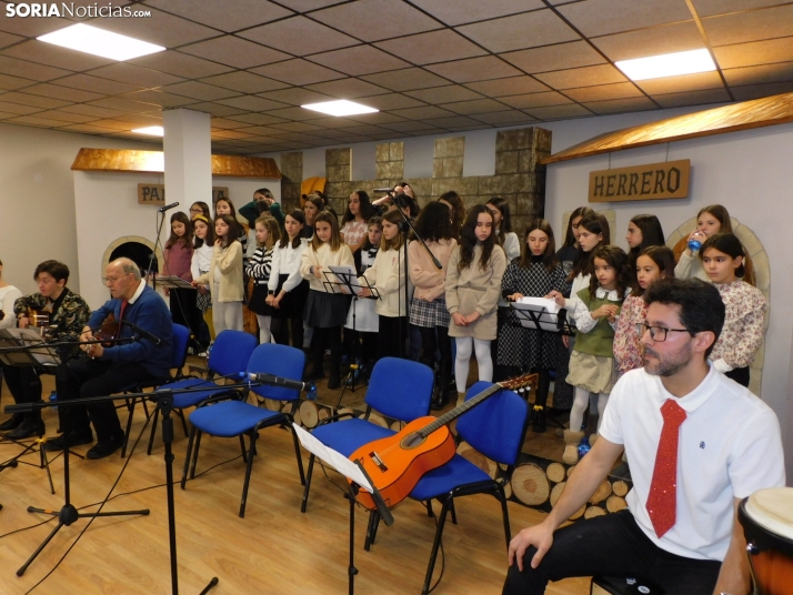 En im&aacute;genes: El Coro infantil de Duruelo y la Ronda unen sus voces e instrumentos en un concierto navid