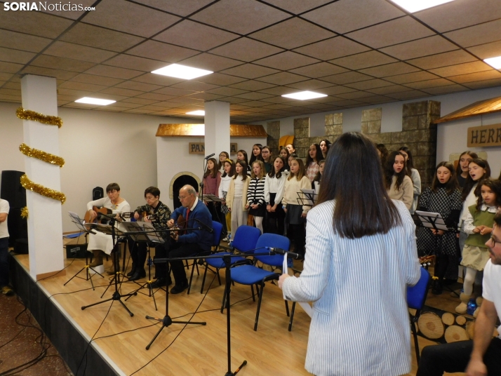 En im&aacute;genes: El Coro infantil de Duruelo y la Ronda unen sus voces e instrumentos en un concierto navid