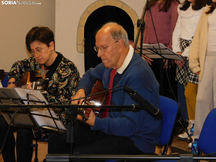 En im&aacute;genes: El Coro infantil de Duruelo y la Ronda unen sus voces e instrumentos en un concierto navid