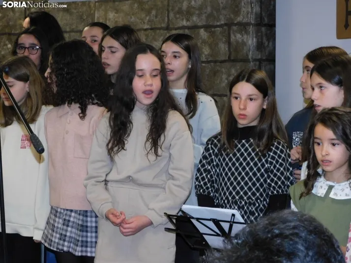 En im&aacute;genes: El Coro infantil de Duruelo y la Ronda unen sus voces e instrumentos en un concierto navid