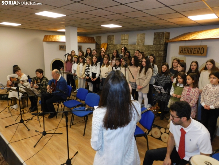 En im&aacute;genes: El Coro infantil de Duruelo y la Ronda unen sus voces e instrumentos en un concierto navid