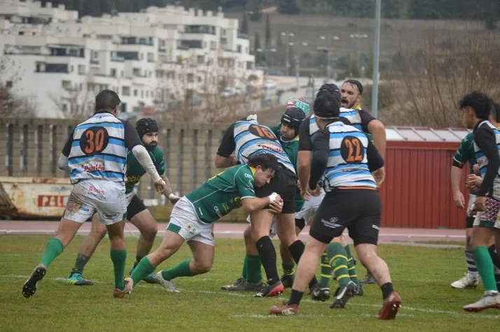 Foto 2 - El Ingenieros de Soria masculino logra su primera victoria y el femenino cae ante el l&iacute;der