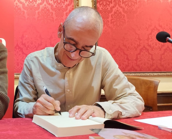 Julio Izquierdo, el exfutbolista del Numancia que dejó el balón y se convirtió en escritor