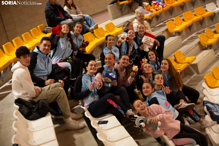 Lluvia de peluches del Santo Domingo Sporting 2025