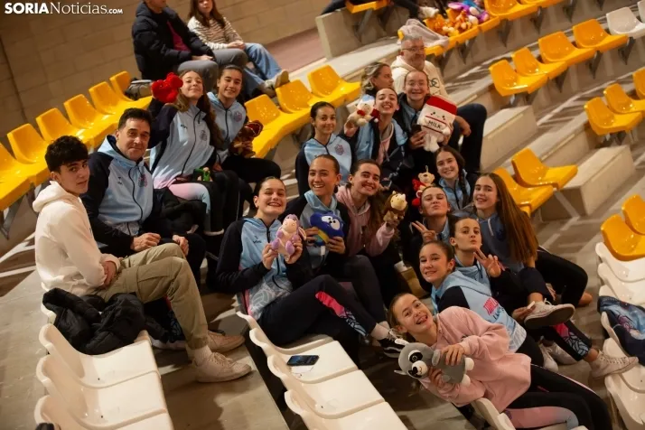 Lluvia de peluches del Santo Domingo Sporting 2025