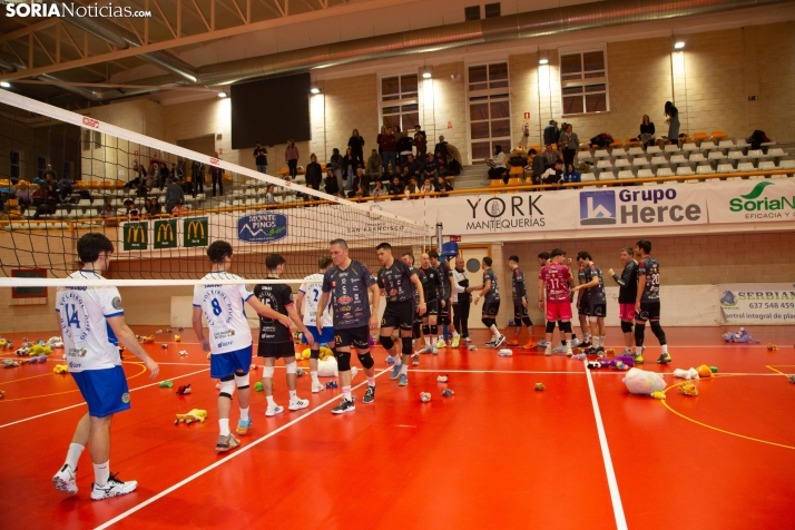 Lluvia de peluches del Santo Domingo Sporting 2025