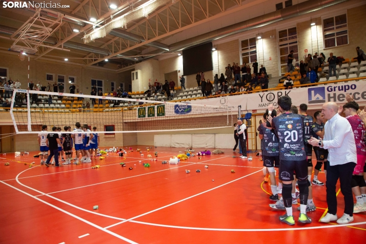 Lluvia de peluches del Santo Domingo Sporting 2025