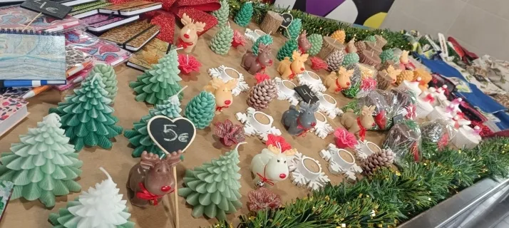 Foto 2 - La l&iacute;nea de productos artesanos 'Delirios Fadess Shop' regresa al Mercado de Abastos por Navidad