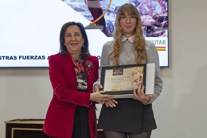 Foto 2 - El testimonio de Veronika Polomarenko conmueve a Margarita Robles y logra una menci&oacute;n in&eacute;dita para Soria
