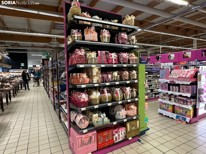 EN IM&Aacute;GENES | La Navidad se apodera de los pasillos de E. Leclerc