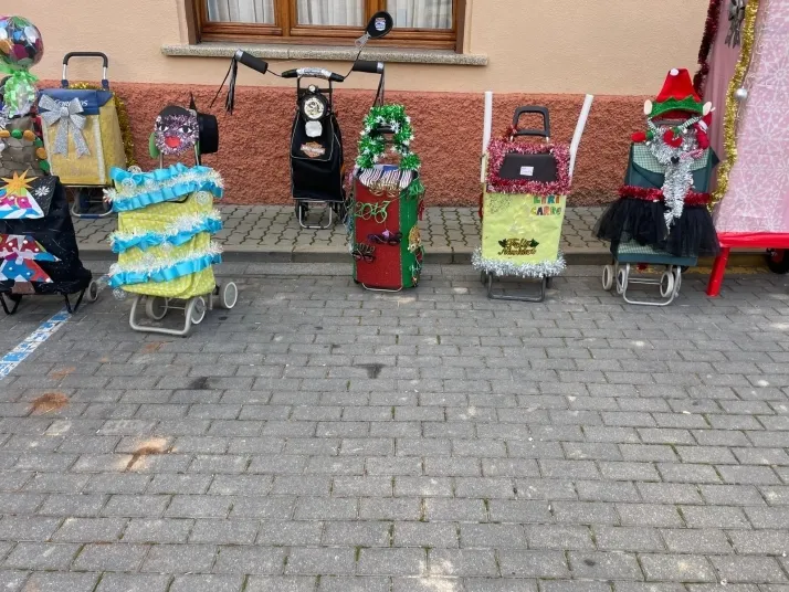 Foto 2 - &iquest;Cu&aacute;l es el carrito de la compra m&aacute;s original? Este pueblo de Soria tira de imaginaci&oacute;n para buscar el suyo