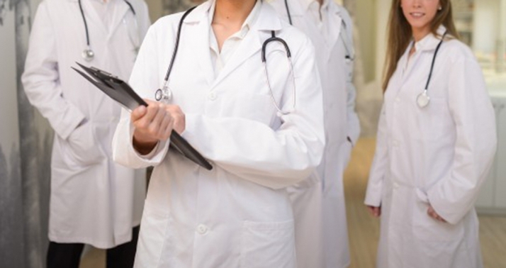 Castilla y León convoca más de mil plazas de categorías sanitarias, de ellas 680 para Medicina de Familia y Comunitaria