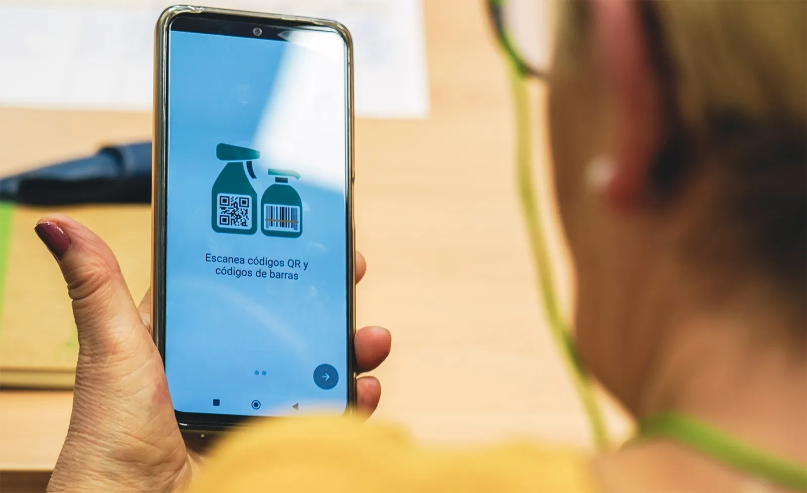 Los cursos se centran en el uso práctico del teléfono móvil para gestiones cotidianas. 