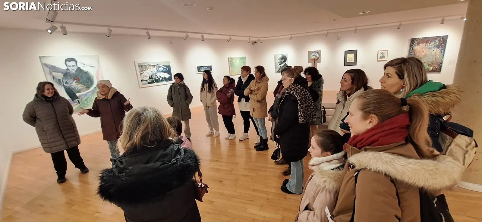 Una de las visitas guiadas a la exposición. /PC