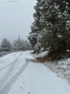 Foto 2 - Caos en La Galiana: La nieve provoca un atasco y la quitanieves a&uacute;n no ha hecho acto de presencia en la v&iacute;a