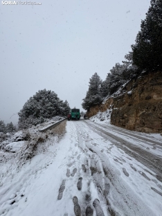 Foto 6 - Caos en La Galiana: La nieve provoca un atasco y la quitanieves a&uacute;n no ha hecho acto de presencia en la v&iacute;a