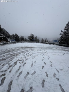 Foto 5 - Caos en La Galiana: La nieve provoca un atasco y la quitanieves a&uacute;n no ha hecho acto de presencia en la v&iacute;a